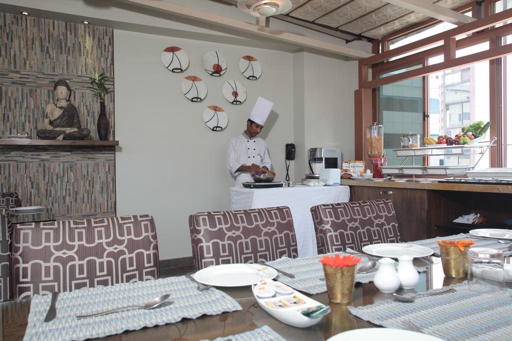 Justa Mg Road Hotell Bangalore Eksteriør bilde