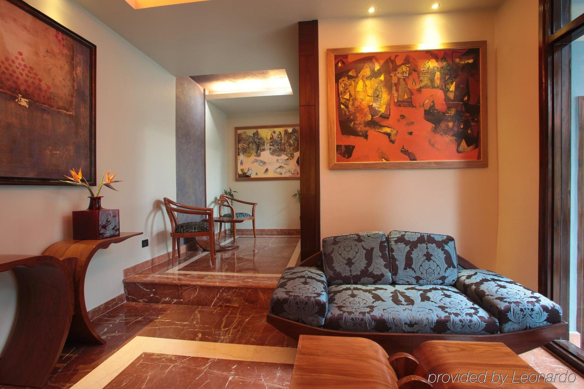 Justa Mg Road Hotell Bangalore Interiør bilde