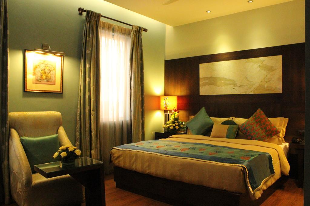 Justa Mg Road Hotell Bangalore Eksteriør bilde