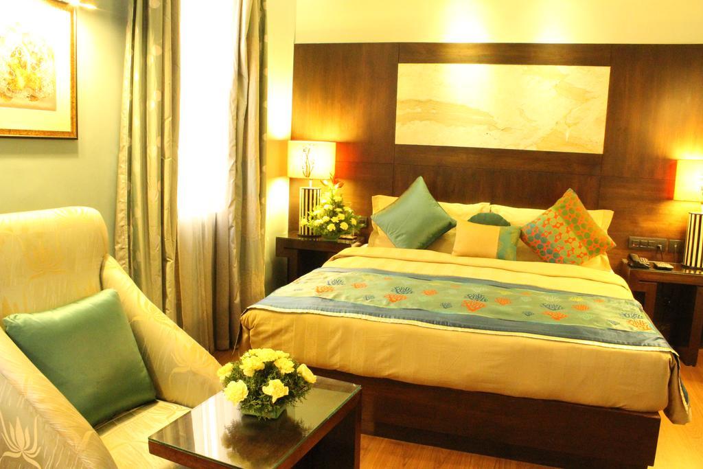 Justa Mg Road Hotell Bangalore Eksteriør bilde