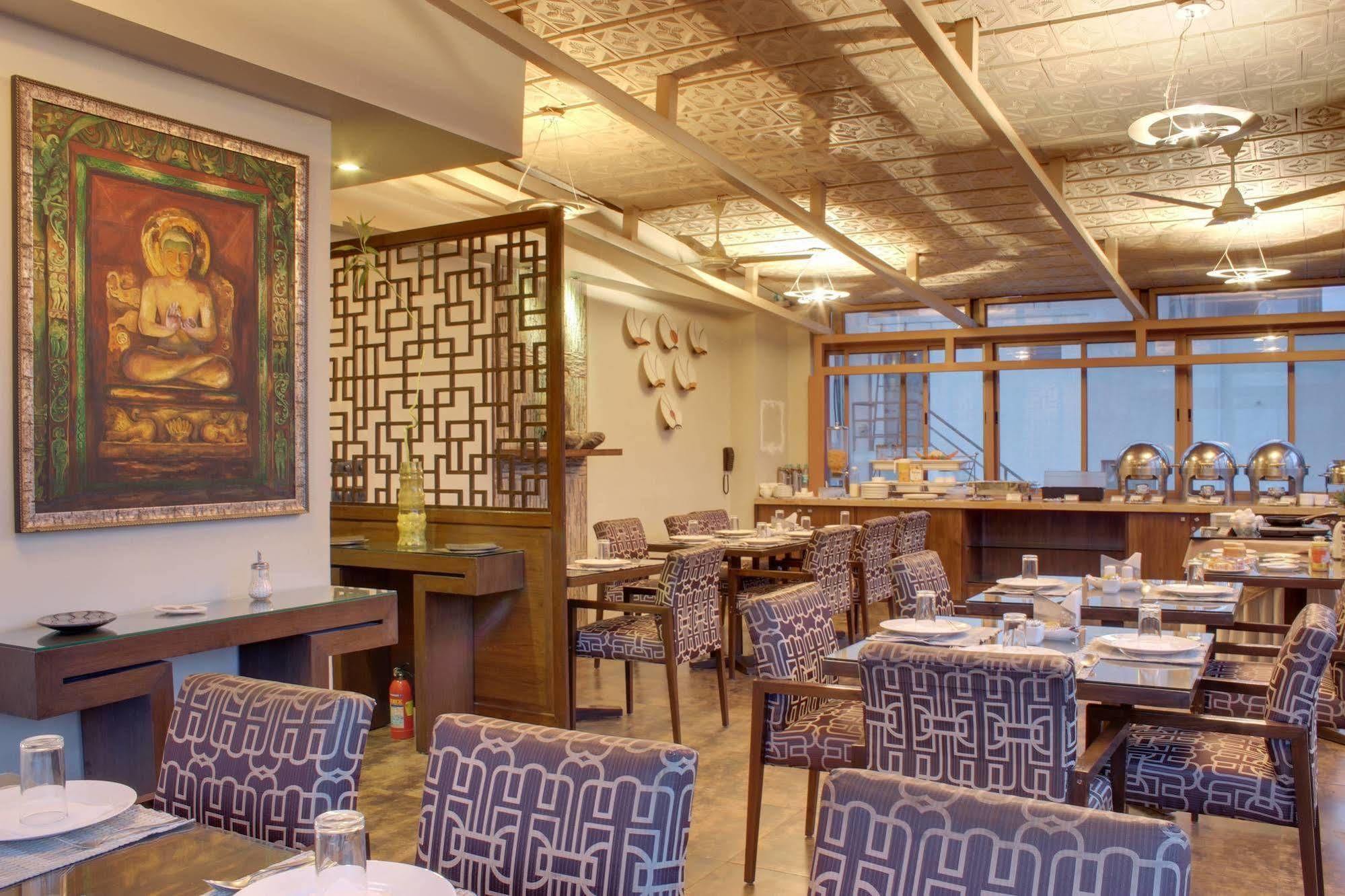 Justa Mg Road Hotell Bangalore Eksteriør bilde