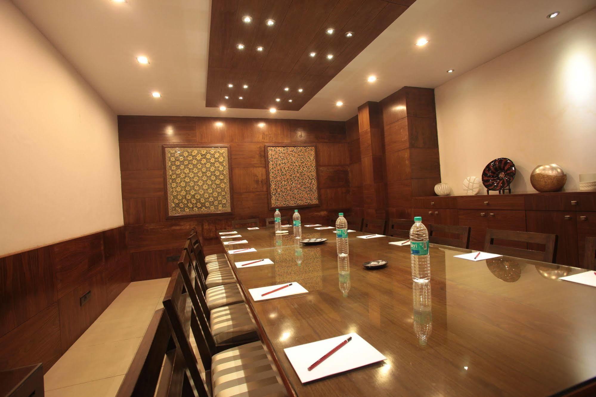 Justa Mg Road Hotell Bangalore Eksteriør bilde