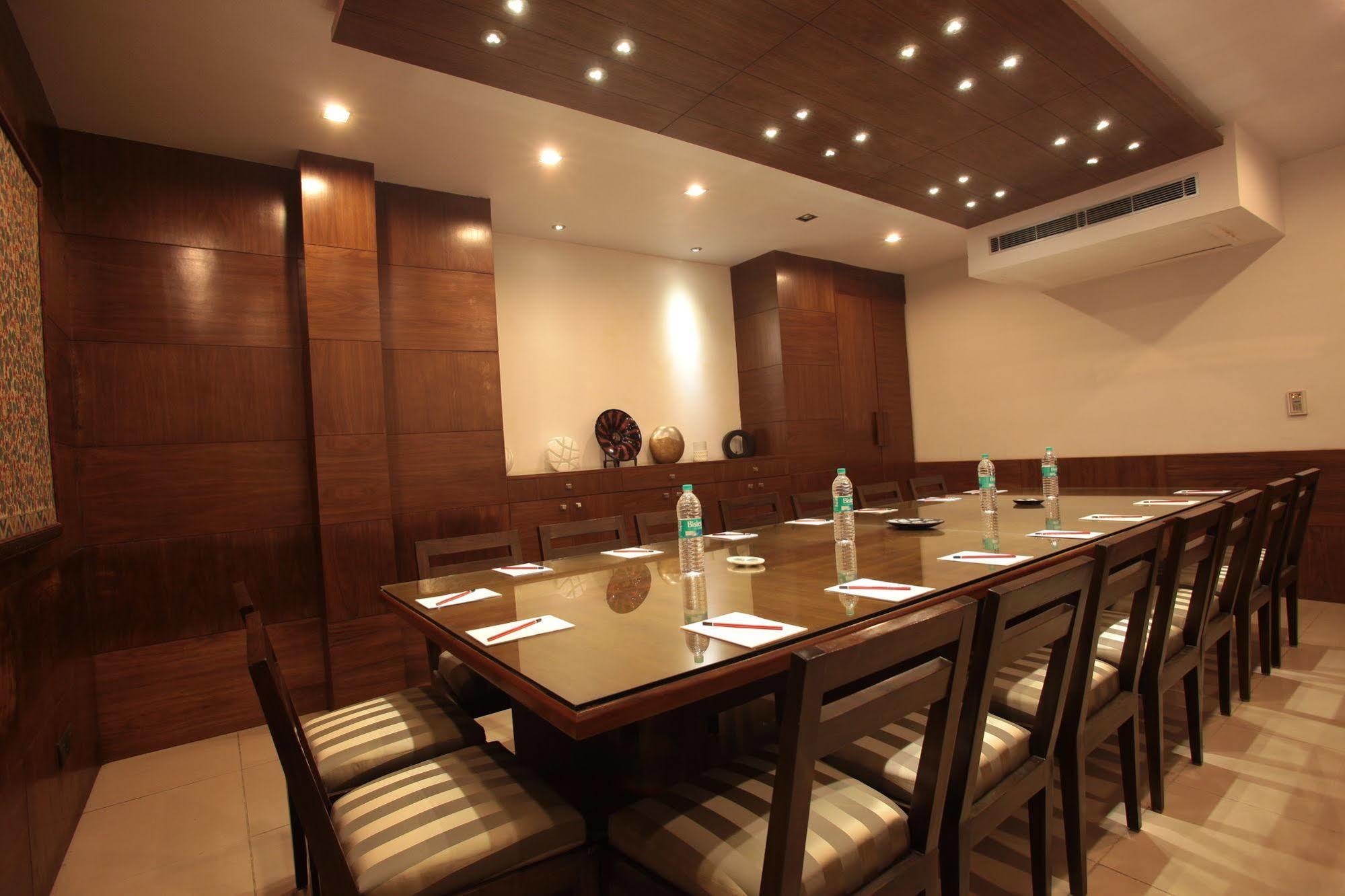 Justa Mg Road Hotell Bangalore Eksteriør bilde