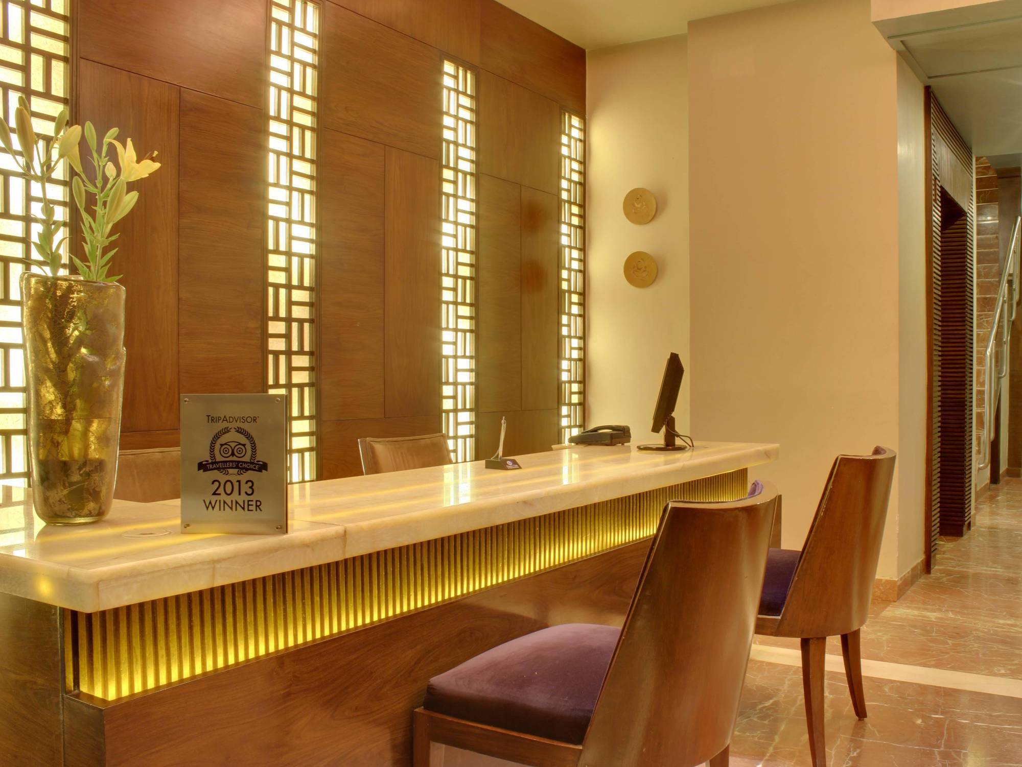 Justa Mg Road Hotell Bangalore Eksteriør bilde